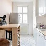 Zwei Charmante Mit Wohnbereich In Zentraler Berliner
